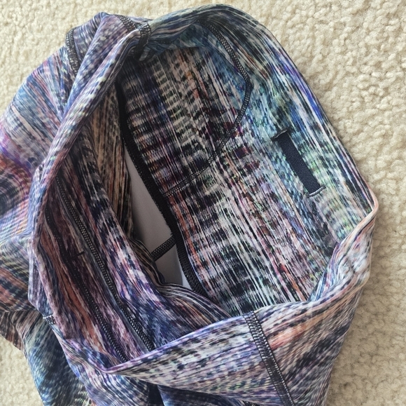 EUC LULULEMON WUNDER Train High-Rise Tight DIGITAL OASIS WHITE MULTI 23” Size 4 - Picture 14 of 16